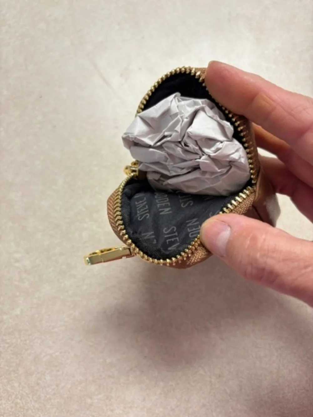 Steve Madden (NWOT) coin, AirPods, key pouch